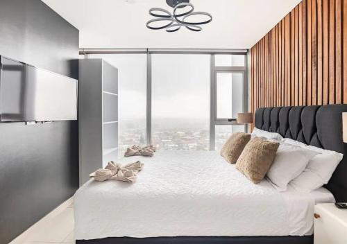 Eye Catching Apartment in a Beautiful Neighborhood