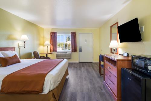 Americas Best Value Inn Santa Rosa - main image