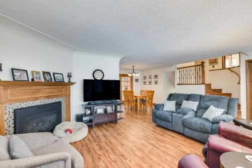 Hot Tub and Fenced Backyard Moorhead Home! in Moorhead, USA