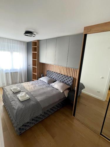 One-Bedroom Apartment image 2