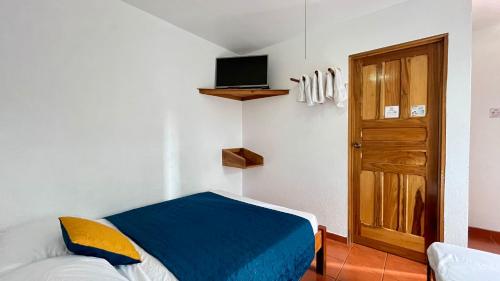 Hostal Nuevo Arenal downtown, private rooms with bathroom