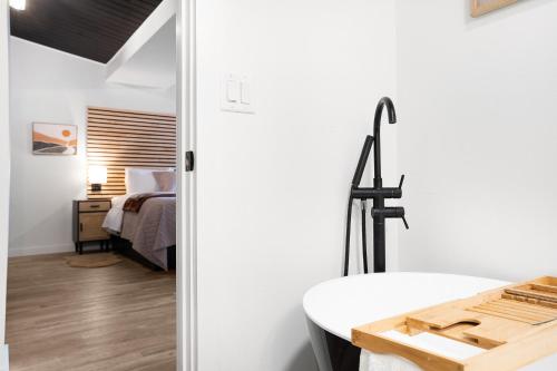 South Bay Inn - image 11