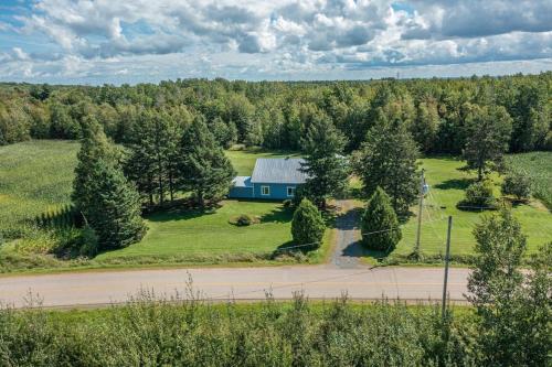 Rustic & Modern Chalet 32 Acre of Land in 聖保蘭