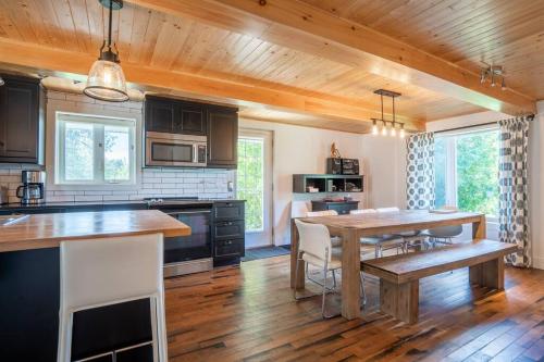 Rustic & Modern Chalet 32 Acre of Land in 聖保蘭