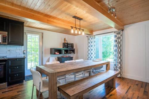 Rustic & Modern Chalet 32 Acre of Land in 聖保蘭