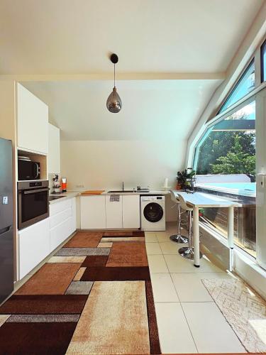 Superbe appartement avec jacuzzi, sauna et hammam, proche de Paris in Шатилон