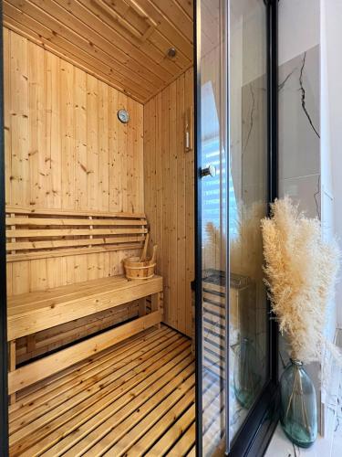 Superbe appartement avec jacuzzi, sauna et hammam, proche de Paris in Шатилон