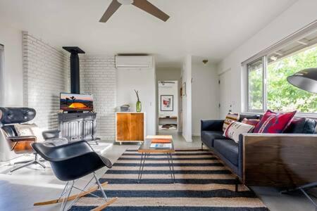 Owl & Hare - Parkside 4Bed Pool Compound in Joshua Tree, USA
