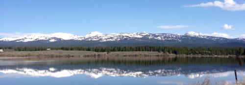 Bear Tracks Loft 20 Miles to West Yellowstone & Air Condition & Wifi