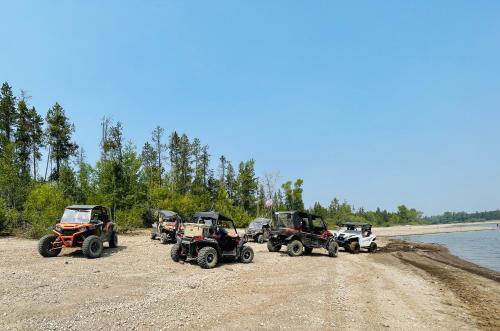 Bear Tracks Loft 20 Miles to West Yellowstone & Air Condition & Wifi