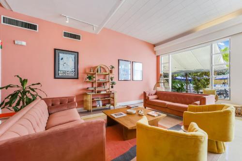 Tropics Hotel Miami Beach - 로비