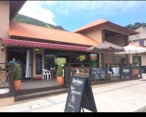 Restaurant, Casa Alto Padrao Frente A Praia in Ribeirao da Ilha