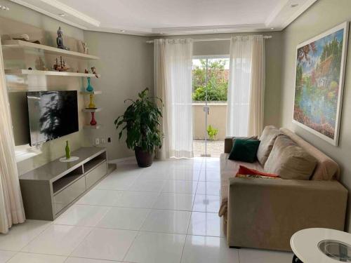 Shared lounge/TV area, Casa Alto Padrao Frente A Praia in Ribeirao da Ilha