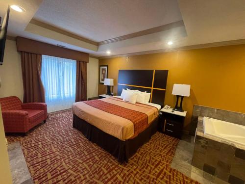 One-Bedroom King Suite with Spa Bath and Sofa