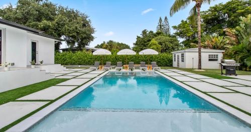 New Spectacular 6BR Bliss - Pool - Spa & Pickell – khách sạn tại North Miami