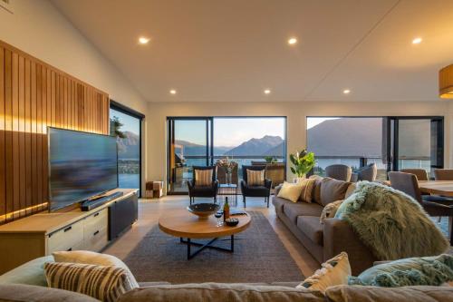 Highlands House- Lake Views- Free Parking- AC- BBQ - image 2