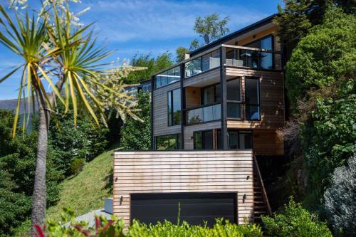 Highlands House- Lake Views- Free Parking- AC- BBQ - image 4
