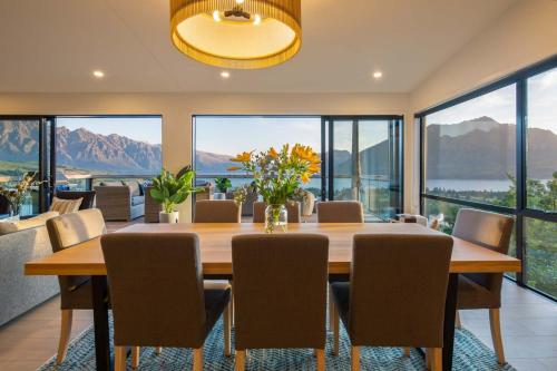 Highlands House- Lake Views- Free Parking- AC- BBQ - image 8