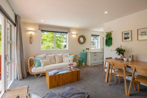 Hillside Villa 3- Walk To Town- AC- Free Parking - image 3