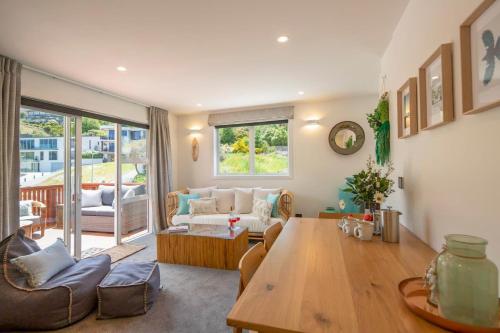 Hillside Villa 3- Walk To Town- AC- Free Parking - image 9