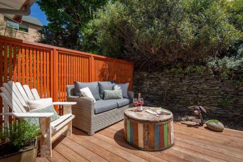 Hillside Villa 4- Walk To Town- AC- Free Parking - image 5
