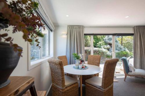 Hillside Villa 4- Walk To Town- AC- Free Parking - image 4