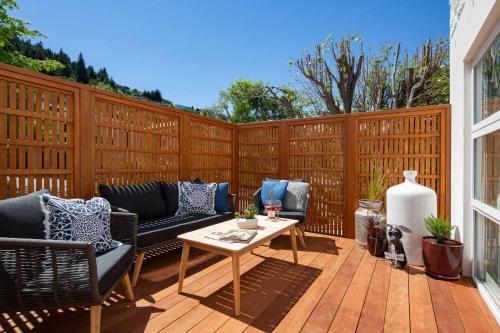 Hillside Villa 1- Walk To Town- AC- Free Parking - image 8