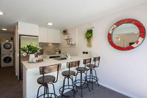 Hillside Villa 1- Walk To Town- AC- Free Parking - image 7