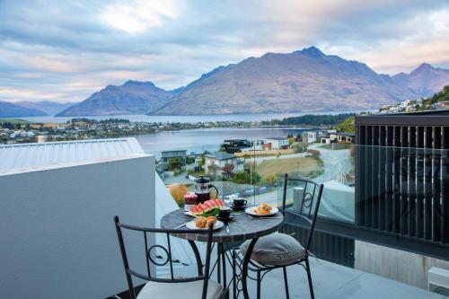 Aurora Lodge- AC- Free Parking- Hot Tub- BBQ - image 11