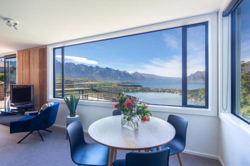 Highlands Lodge- Free Parking- BBQ- AC- Lake Views - image 3