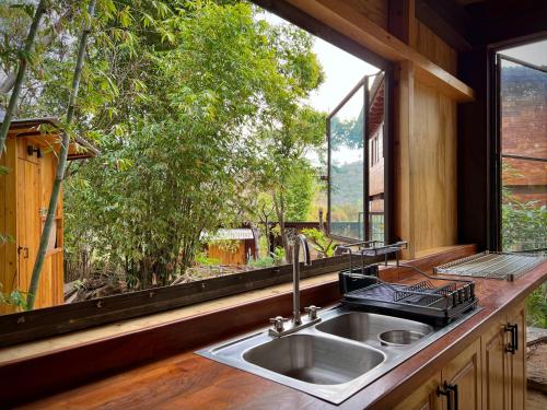Konyha, Santuario Ave Fénix-Cabañas (Santuario Ave Fenix-Cabanas) in San Andrés de la Cal