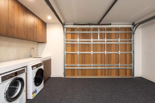Lakehouse 1- Free Parking- Walk To Town- Air Con - image 10