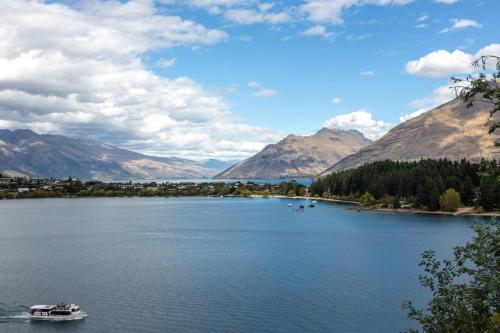 Lakehouse 1- Free Parking- Walk To Town- Air Con - image 2