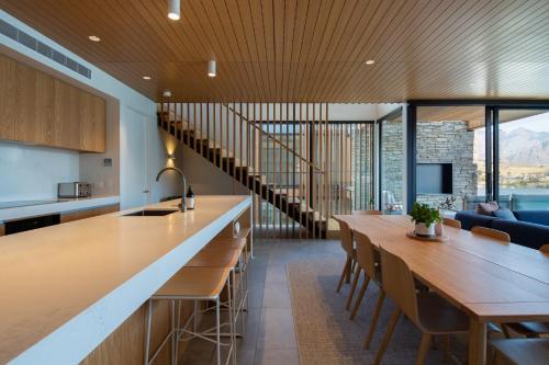 Lakehouse 2- Free Parking- Walk To Town- Air Con - image 11