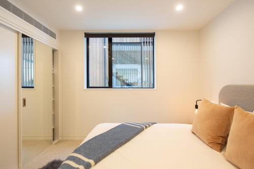 Lakehouse 2- Free Parking- Walk To Town- Air Con - image 9