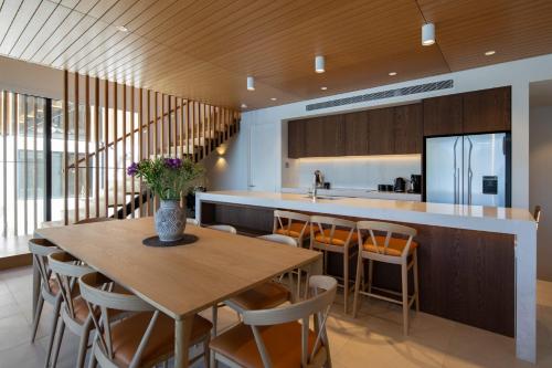 Lakehouse 3- Free Parking- Walk To Town- Air Con - image 2
