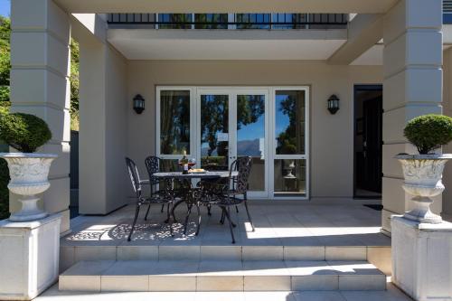 Manuka Lakeside Apt- Free Parking- Walk To Town - image 8