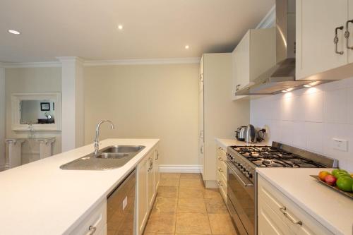 Manuka Lakeside Apt- Free Parking- Walk To Town - image 5