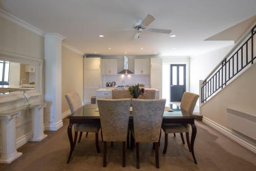 Manuka Lakeside Apt- Free Parking- Walk To Town - image 14