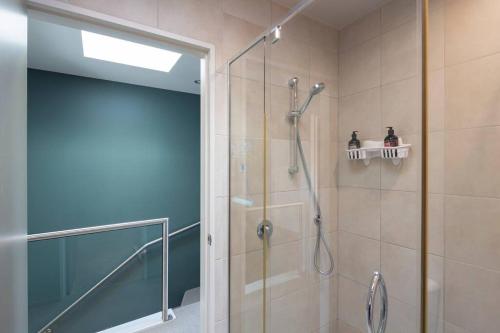 Remarkable Apt- Pet Friendly- Lake Views- Garage - image 12