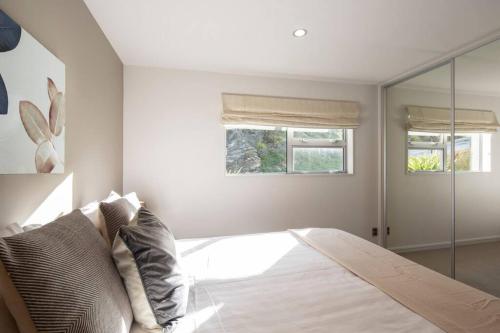 Remarkable Apt- Pet Friendly- Lake Views- Garage - image 7