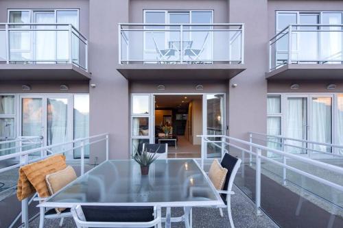 Remarkable Apt- Pet Friendly- Lake Views- Garage - image 5