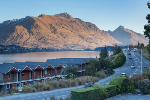 Remarkable Apt- Pet Friendly- Lake Views- Garage - image 14