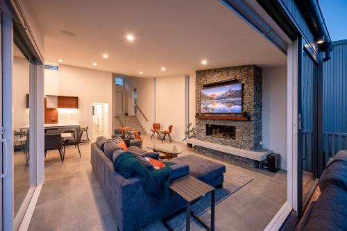 Toroa Chalet- Hot Tub- Gas Fire- BBQ- Free Parking - image 7
