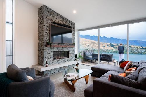 Toroa Chalet- Hot Tub- Gas Fire- BBQ- Free Parking - image 7