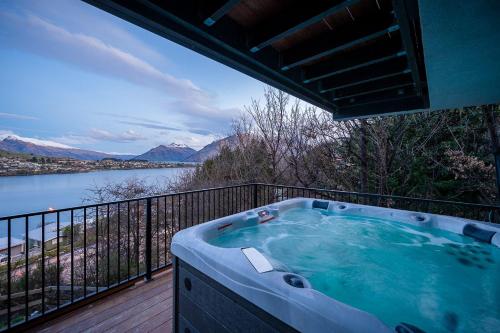 Toroa Chalet- Hot Tub- Gas Fire- BBQ- Free Parking - image 10