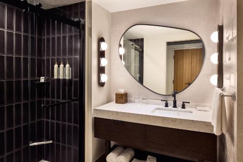 Renaissance Phoenix Glendale Hotel & Spa - image 12