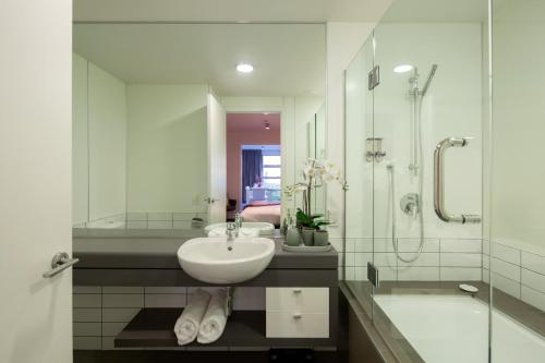 Villa Mantra- Free Parking- AC- Direct Lake Access - image 7