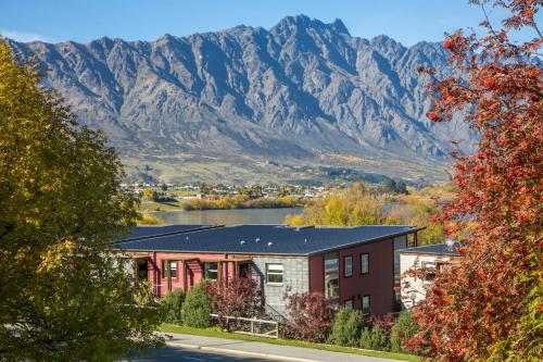 Villa Mantra- Free Parking- AC- Direct Lake Access - image 8