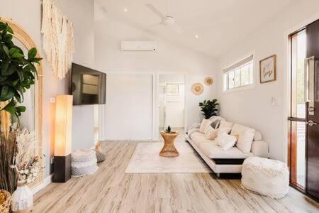An Idyllic Boho Style Retreat High-end Kitchenware - Bond University
